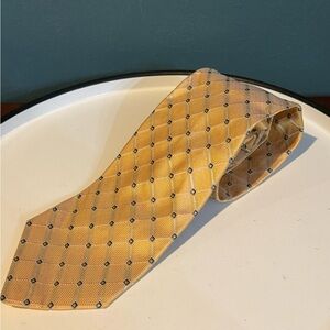 NWT Daniel Cremieux yellow blue 100% silk necktie